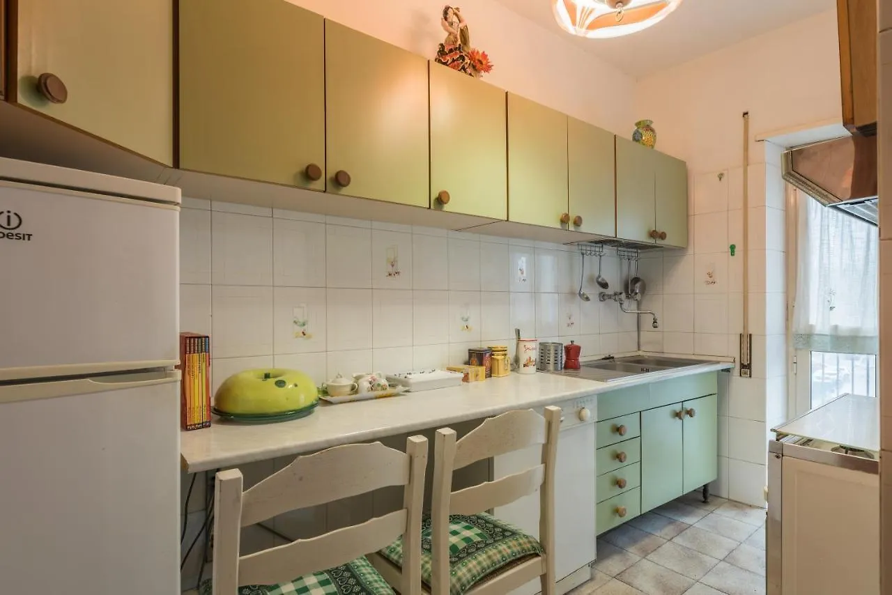 Altido Classic Style Flat With Balcony Rome Apartment