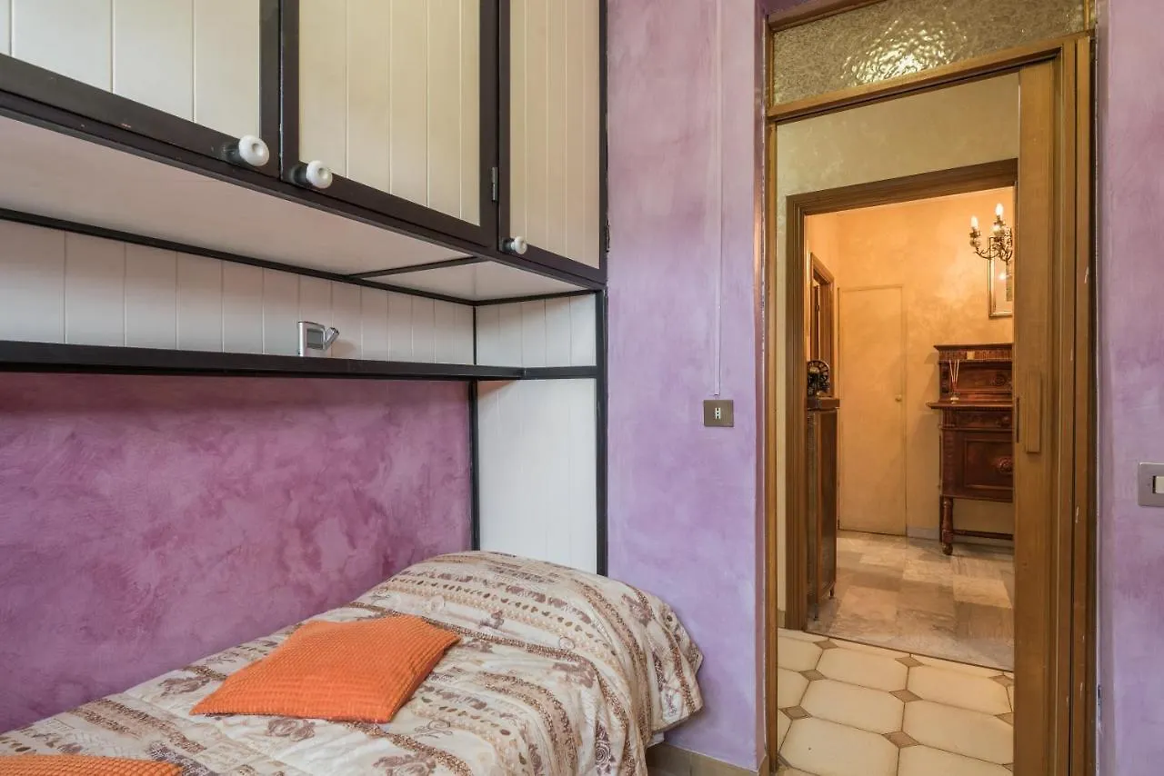 Altido Classic Style Flat With Balcony Rome Apartment