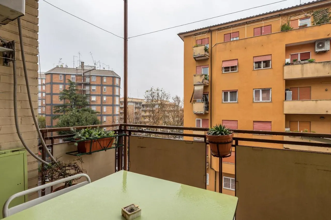 Altido Classic Style Flat With Balcony Rome