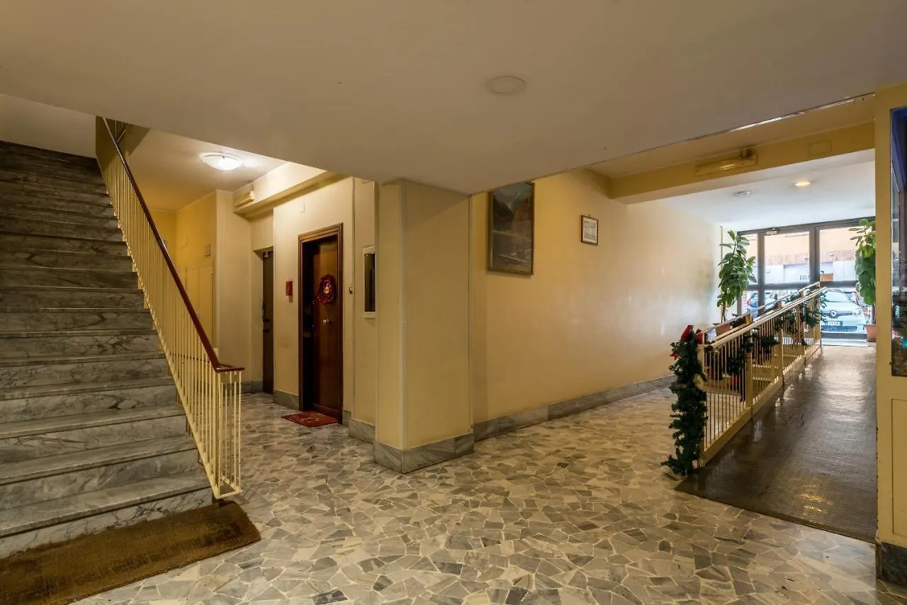 Altido Classic Style Flat With Balcony Rome 0*,