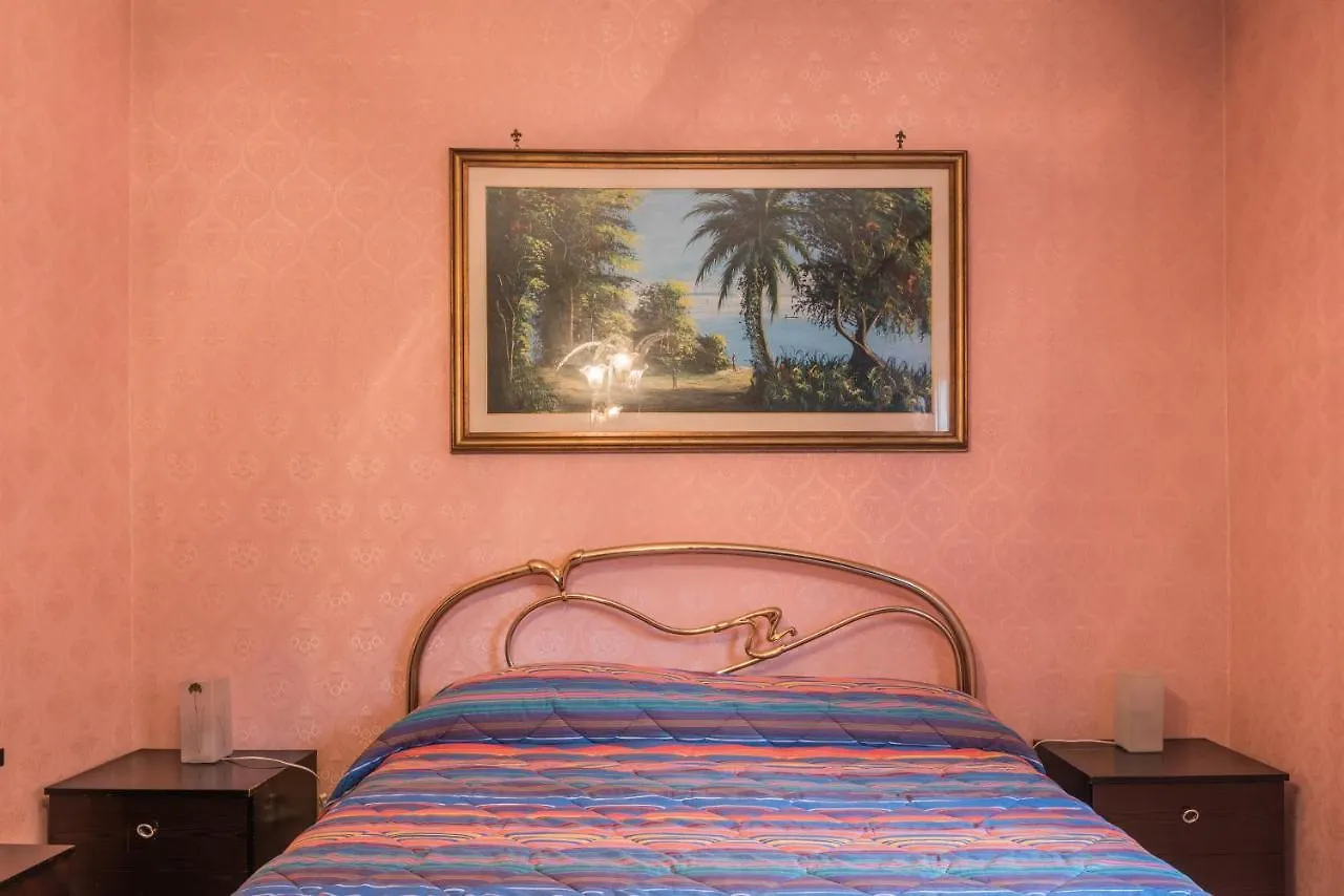 Altido Classic Style Flat With Balcony Rome