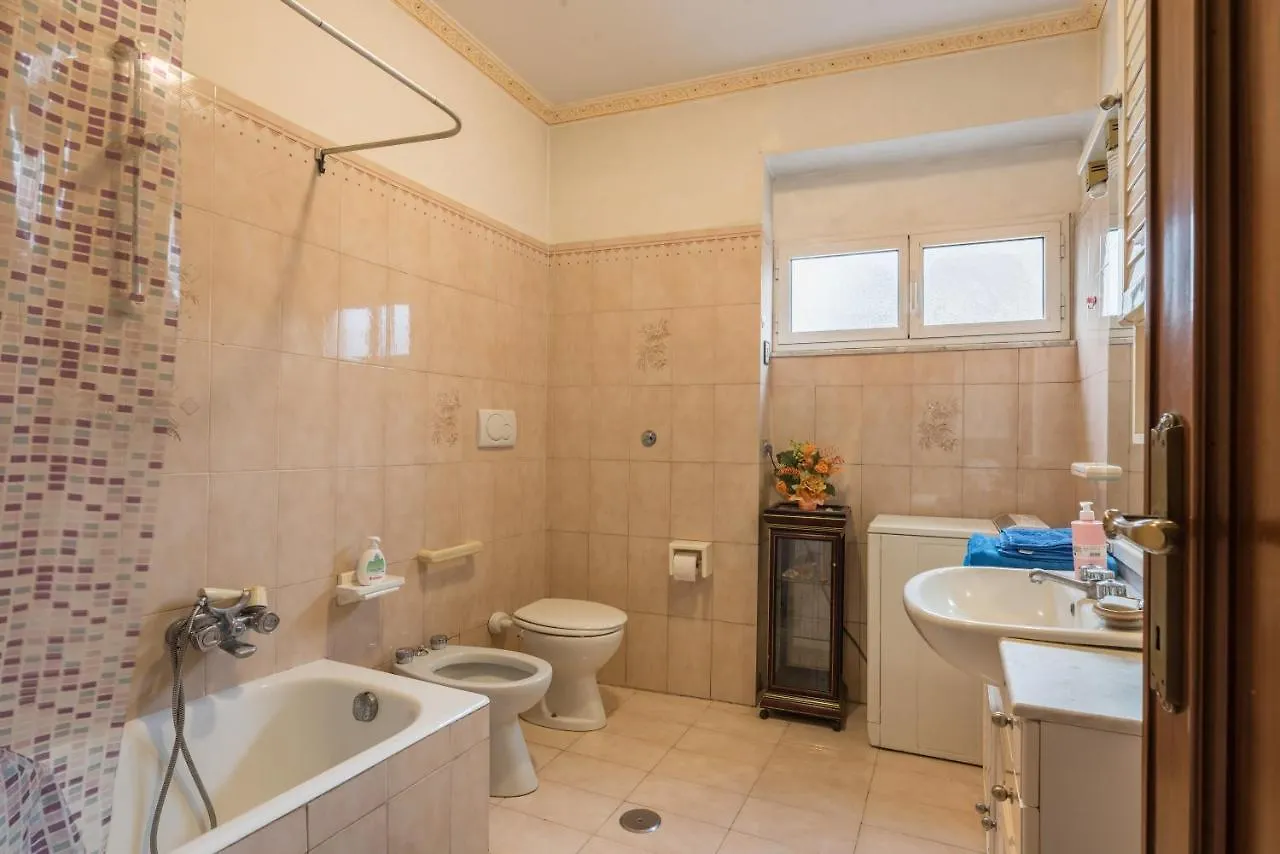 Altido Classic Style Flat With Balcony Rome Apartment