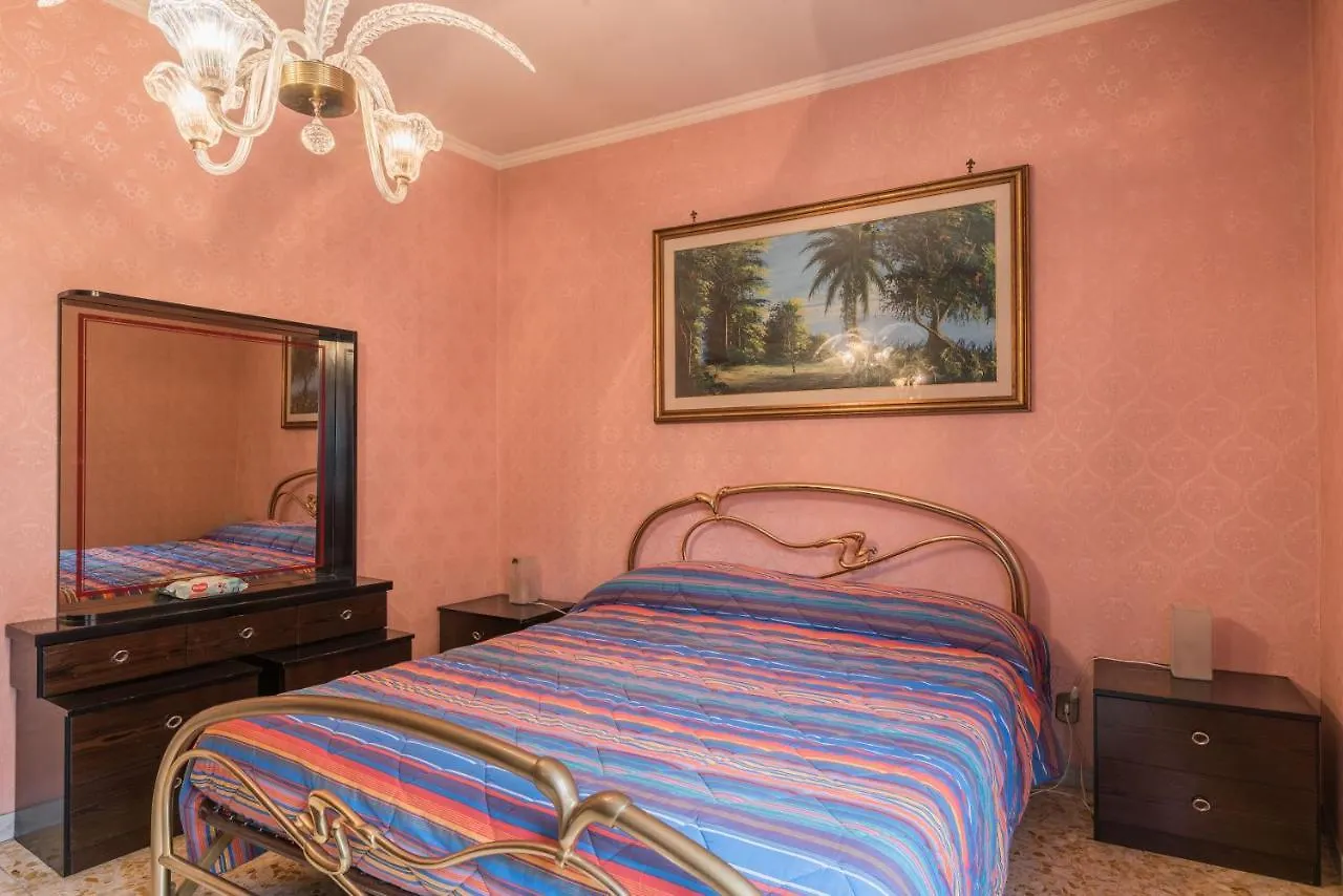 Apartment Altido Classic Style Flat With Balcony Rome
